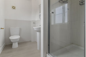 En-suite- click for photo gallery